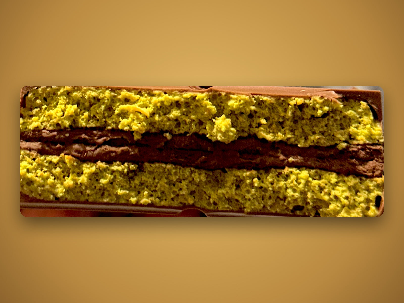 Coupe de la tablette : pistache, kunafa croustillant et couche chocolatée